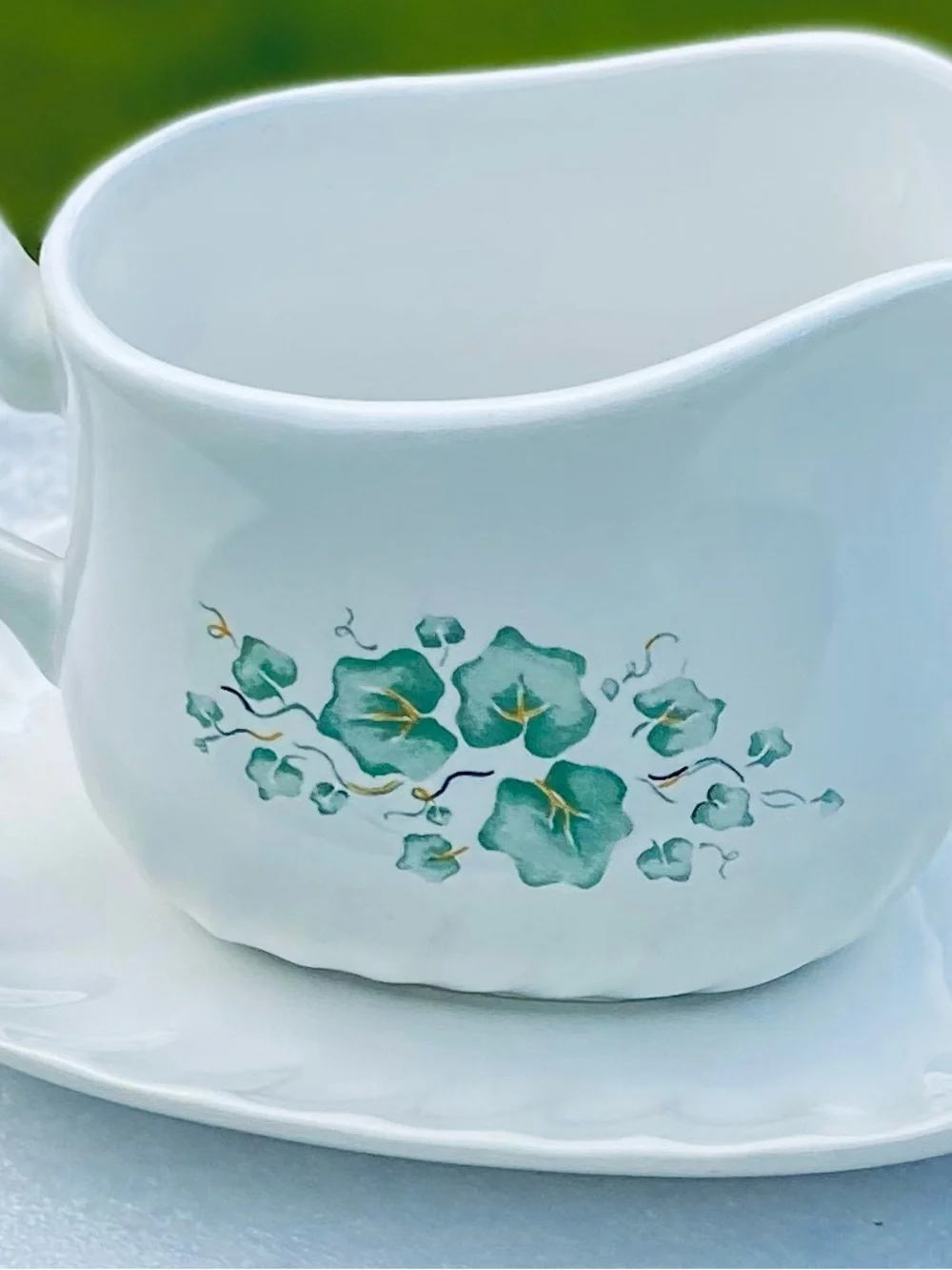 Corelle Coordinates Callaway Ivy Swirl Pattern Gravy Boat and Under Plate